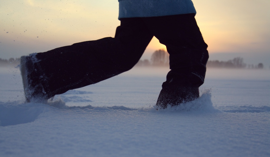 walking-snow-winter-sunset-morning-feet-run-ice-weather-blue-season-footwear-freezing-1222104.jpg
